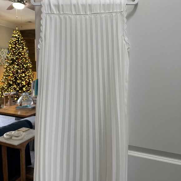 NWT CeCe Scalloped Pleated Shirt Dress – Cream – Size M - Picture 2 of 3